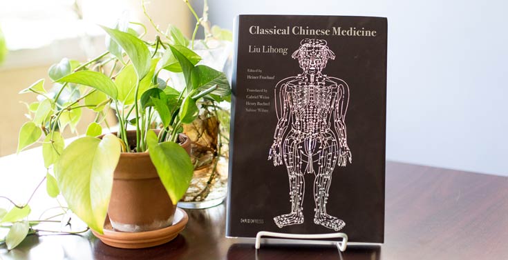 The book cover of Classical Chinese Medicine by Liu Lihong