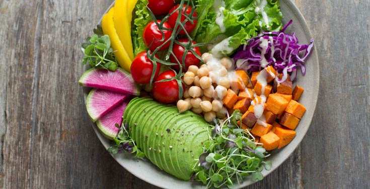 Salad bowl with vegetables and chickpeas